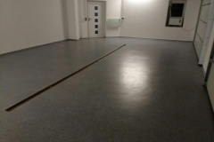 Garage - Chips-Einstreuung mit Rinne