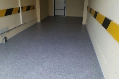 Garage - Chips-Einstreuung mit Wiso-Leisten